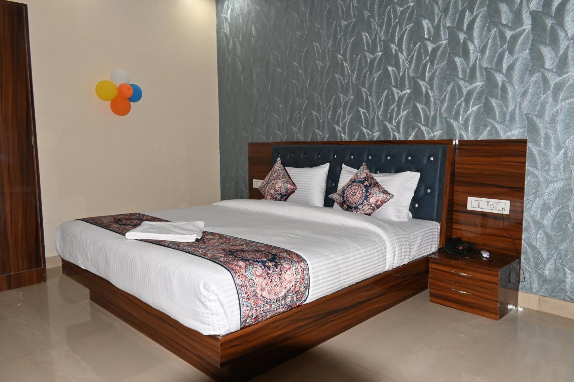Gk Hotel And Restaurant Varanasi Luaran gambar